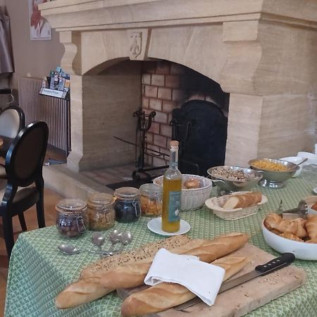 מלון Saint-Rémy-de-Provence Le Castelet Des Alpilles מראה חיצוני תמונה