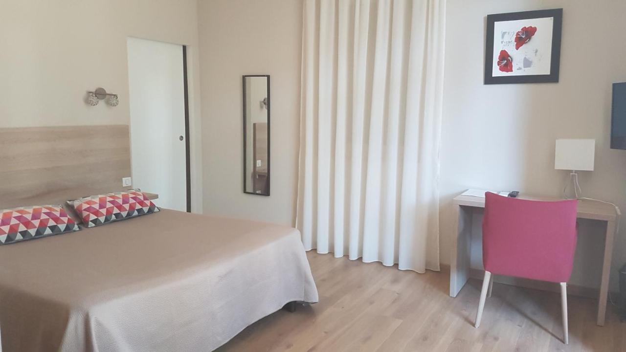 מלון Saint-Rémy-de-Provence Le Castelet Des Alpilles מראה חיצוני תמונה