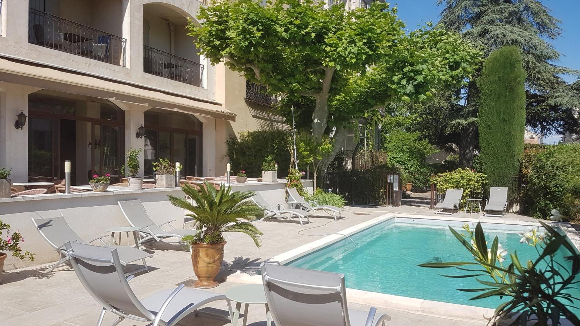 מלון Saint-Rémy-de-Provence Le Castelet Des Alpilles מראה חיצוני תמונה