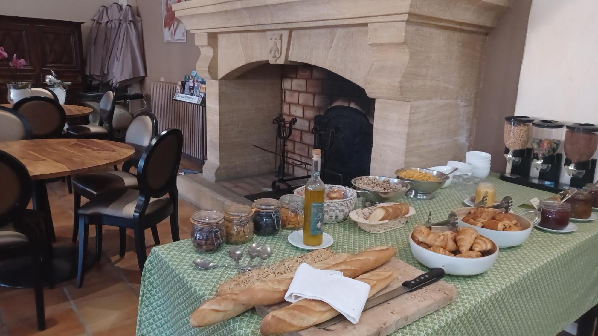מלון Saint-Rémy-de-Provence Le Castelet Des Alpilles מראה חיצוני תמונה