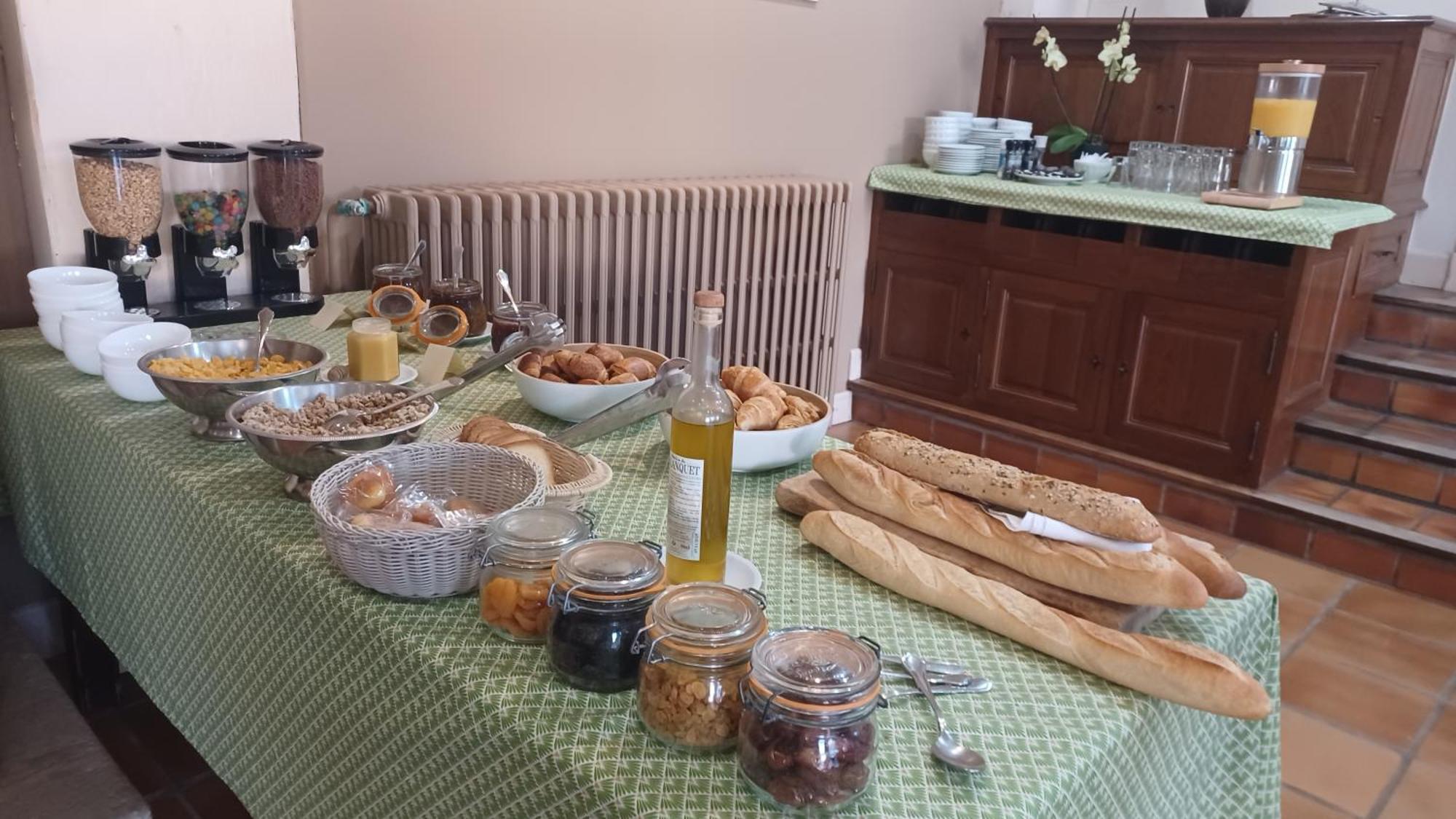 מלון Saint-Rémy-de-Provence Le Castelet Des Alpilles מראה חיצוני תמונה