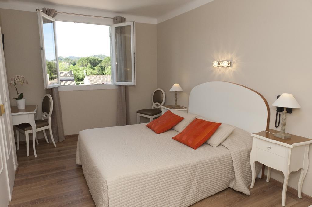 מלון Saint-Rémy-de-Provence Le Castelet Des Alpilles מראה חיצוני תמונה
